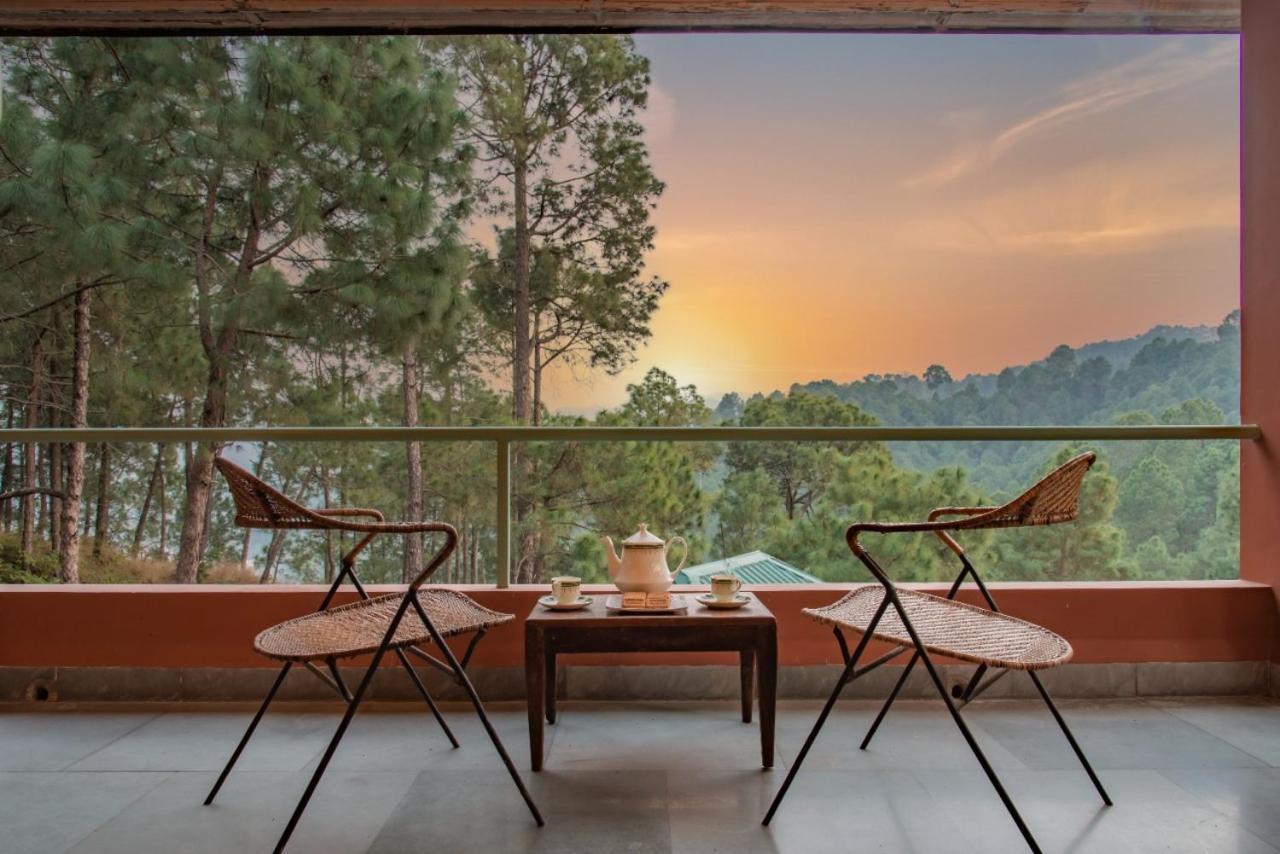 Western Edge Kasauli !Lawn! Bonfire! Peace! Pvt Villa ! Luaran gambar