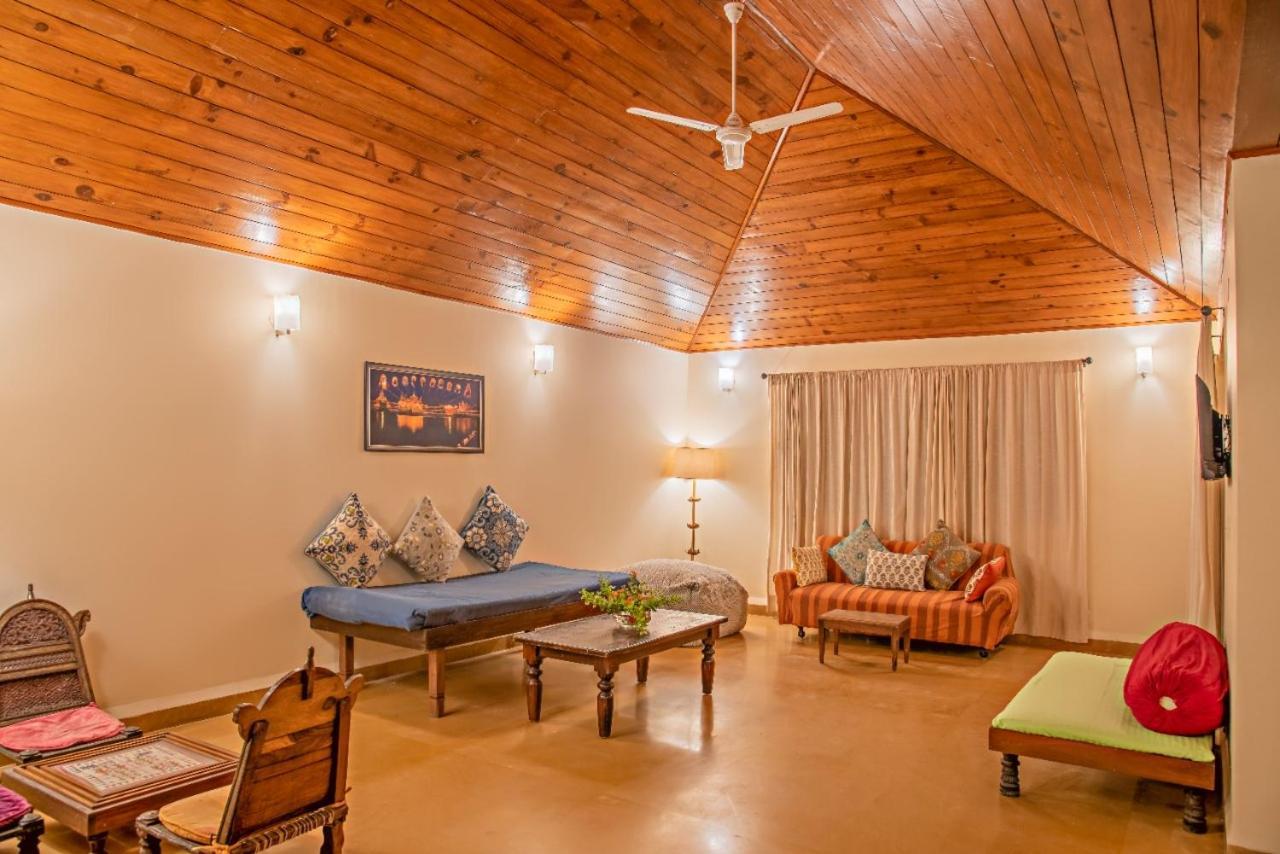 Western Edge Kasauli !Lawn! Bonfire! Peace! Pvt Villa ! Luaran gambar